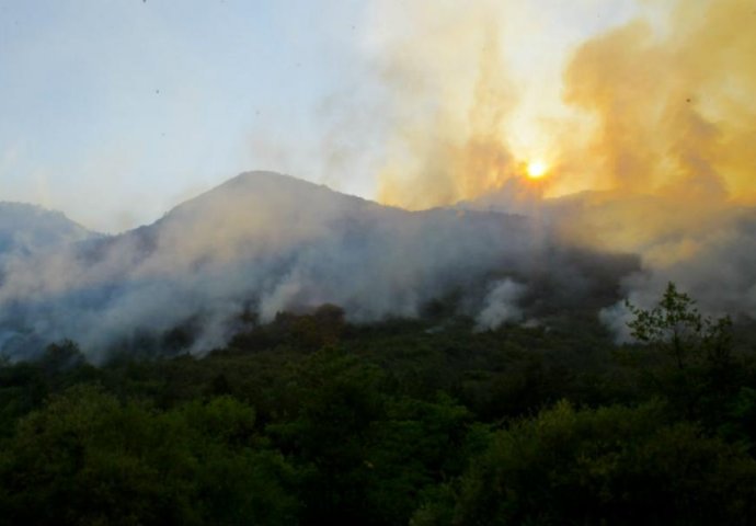 Gori na području Jablanice i Stoca, intervencija helikoptera otkazana 