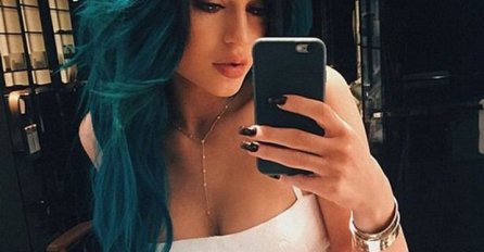 Tek je napunila 18 godina, a već joj nude milione da snimi pornić 