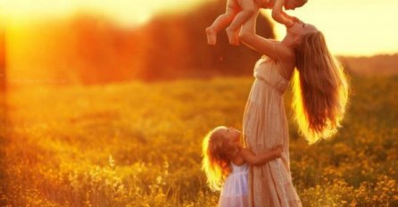 Jedna je majka: Njen poljubac treba da liječi sve, od slomljene noge do slomljenog srca!