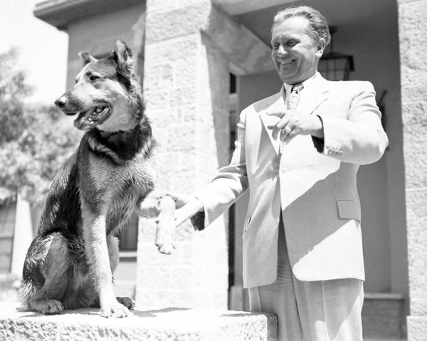 josip-broz-tito-sa-psom-1