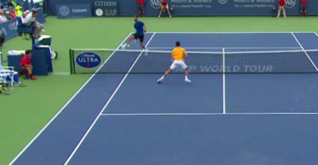 'BEZOBRAZNI' FRANCUZ PODIGAO PUBLIKU NA NOGE Đoković u nevjerici gledao genijalne poteze Benoita Pairea