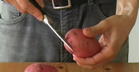 Kako da brzo oljuštite veliku količinu  krompira bez puno muke? Ovaj trik će vam pomoći! (VIDEO)
