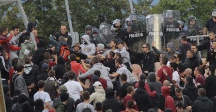 BILINO POLJE: Sukob policije i navijača Sarajeva na tribinama!