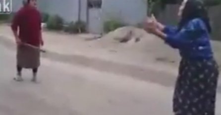 Starice se posvađale, a onda je jedna dohvatila štap i evo šta se desilo