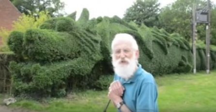 Ovom starcu već 10 godina zeleni "zmaj" čuva kuću!