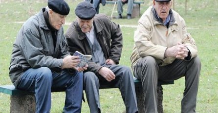 Ukrast će nam julska primanja: Penzioneri u RS-u još nisu dobili penziju i kažu da su diskriminirani