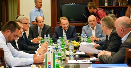 Politička nadmudrivanja: Izetbegović bi rado sa SBB-om, ali čeka Radončićev poziv