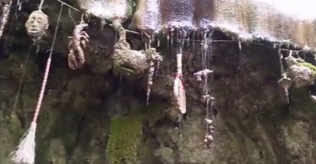 "Ukleti" bunar: Sve što voda dotakne pretvara se u kamen