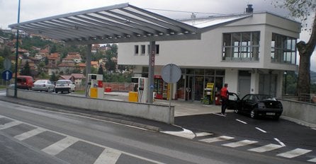 Naoružani automatskom puškom opljačkali pumpu u Starom Gradu