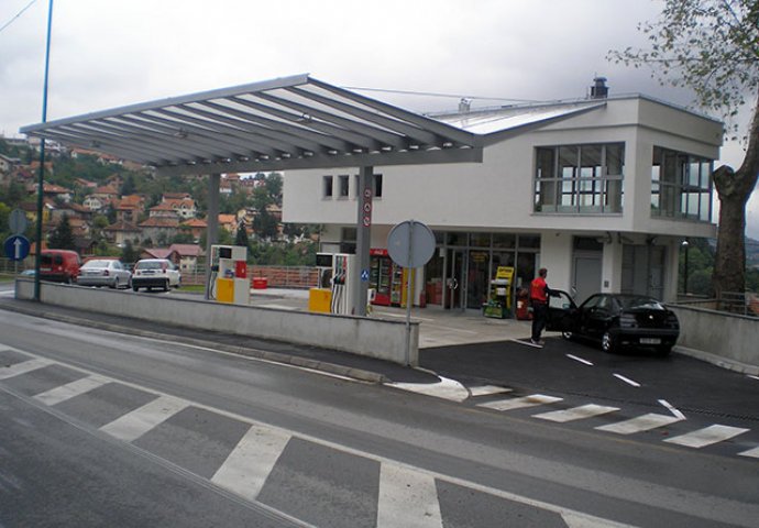 Naoružani automatskom puškom opljačkali pumpu u Starom Gradu