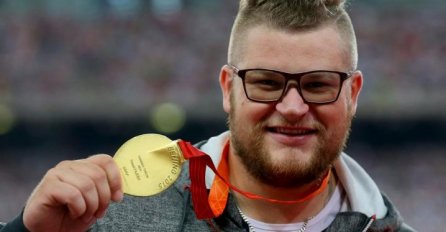 Svjetski prvak u bacanju kladiva  zlatnom medaljom platio taksi! 
