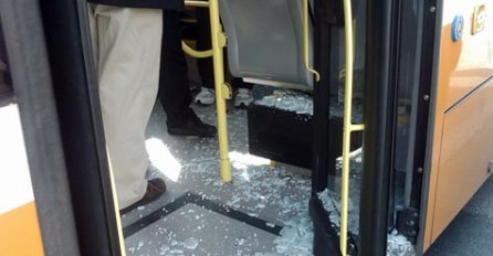 Vozač minibusa napao četiri djevojke iz BiH u što se sa čekićem umiješao i otac od jedne!