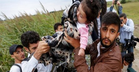 Mađarska policija napala izbjeglice, razmatraju postavljanje vojske na granicu