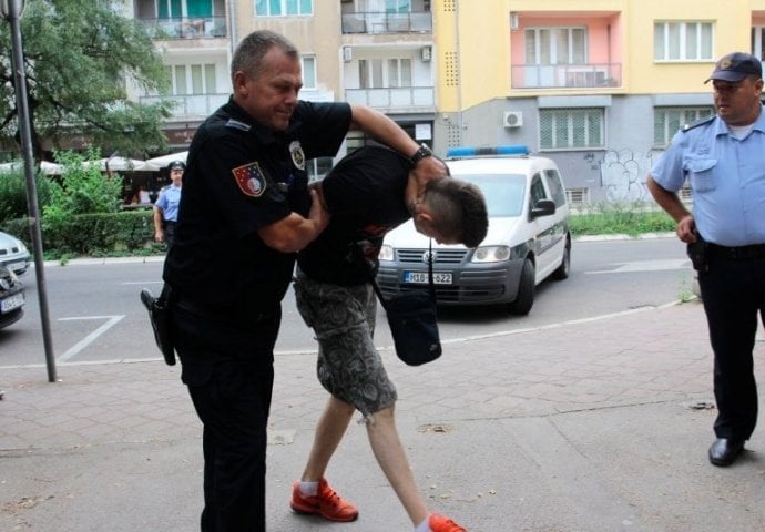 Sarajevo: Uhapšeni mladići koji su pretukli i zarobili maloljetnika! (VIDEO)