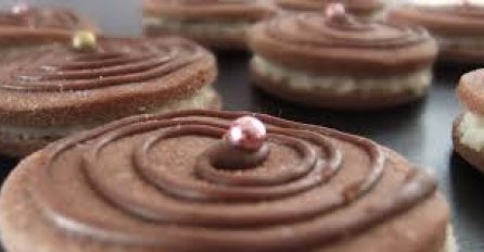 Čokoladni zalogaj: Keksići punjeni čokoladom 