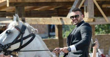 Princ na bijelom konju zaprosio mladu: O ovom vjenčanju će se dugo pričati!