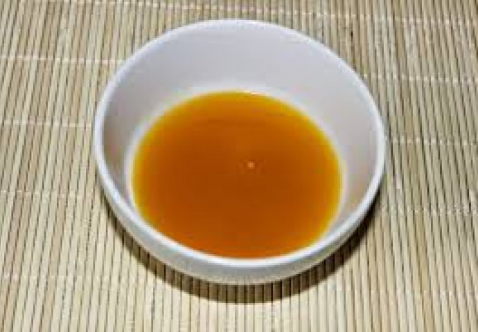 PREDNOSTI MEDA: Iskoristite med za njegu lica i tijela