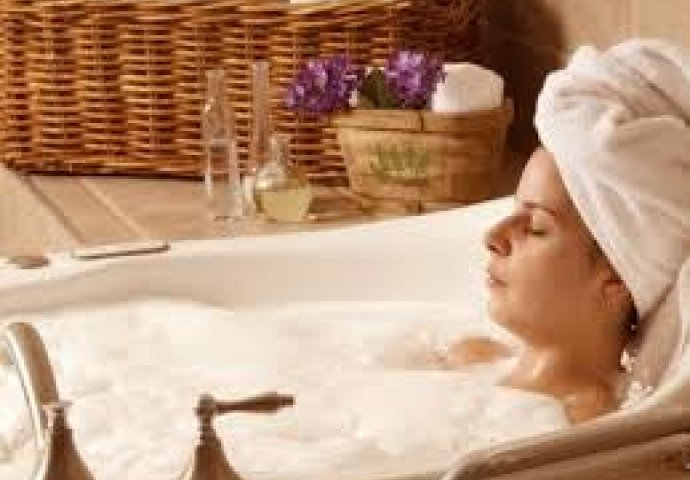 PREDNOSTI MEDA: Iskoristite med za njegu lica i tijela