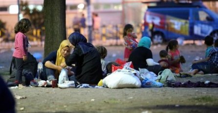 BEOGRAD- Među izbjeglicama se vodila borba za koricu hljeba i mlijeko! (VIDEO)