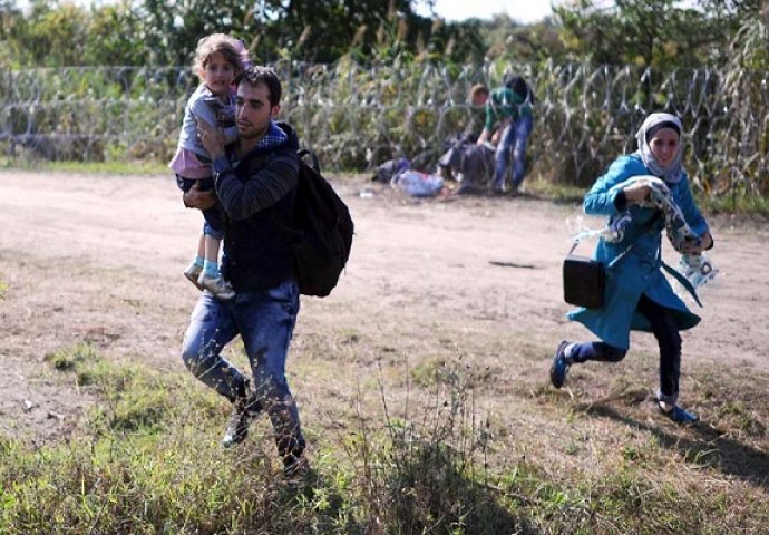 DRAMATIČNE FOTOGRAFIJE- Policija uhapsila cijelu sirijsku porodicu koja se uspjela provući ispod žičane ograde!