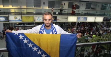 Amel Tuka stigao u Sarajevo: Evo kako je dočekan najbolji bh. atletičar!