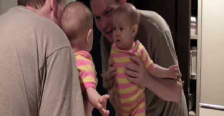 Ovako izgleda prvi susret bebe sa ogledalom (VIDEO)