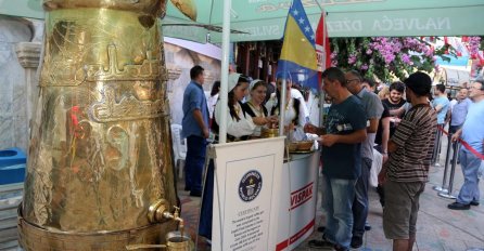 Na "Danima Bosne" bosanska kafa poslužena iz najveće džezve na svijetu 