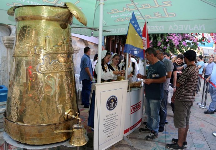 Na "Danima Bosne" bosanska kafa poslužena iz najveće džezve na svijetu 