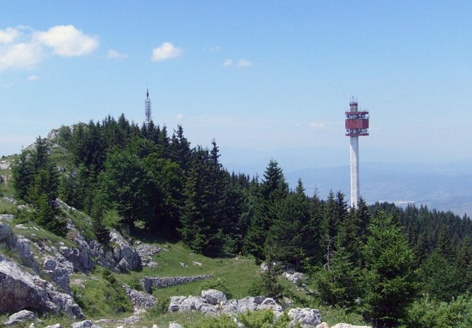 Požar na Trebeviću pod kontrolom: Gori samo minirano područje i čuju se eksplozije