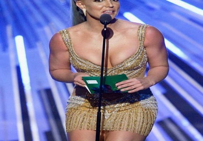 Dodjela MTV nagrada u duhu golotinje! ( FOTO)