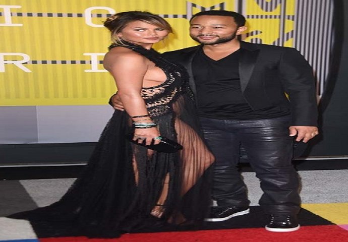 Dodjela MTV nagrada u duhu golotinje! ( FOTO)