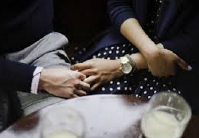 GOVOR TIJELA: Po ovim znakovima ćete znati da li je on zaljubljen u vas