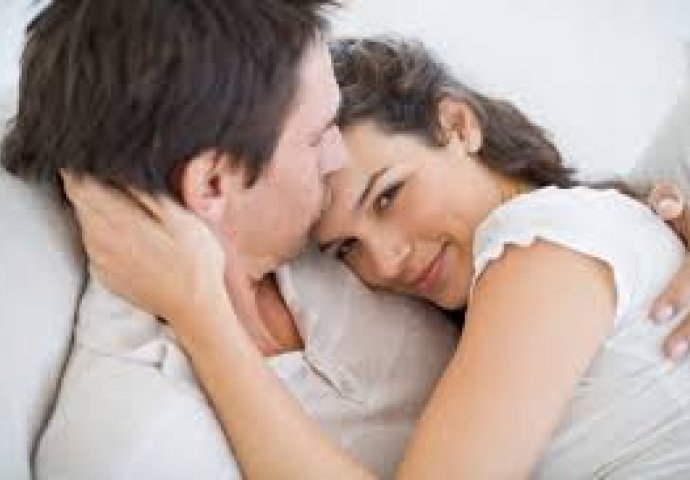 GOVOR TIJELA: Po ovim znakovima ćete znati da li je on zaljubljen u vas