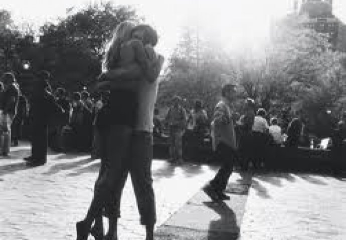 GOVOR TIJELA: Po ovim znakovima ćete znati da li je on zaljubljen u vas