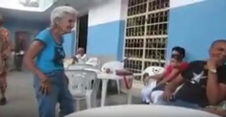 Baka plesom zavodila duplo mlađeg muškarca (VIDEO) 