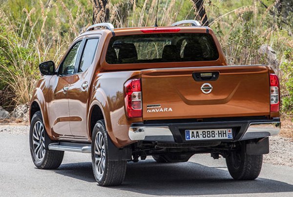 nissannp300navara580-02