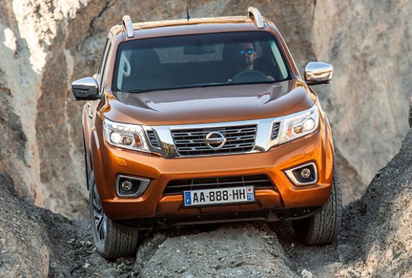 nissannp300navara580-03