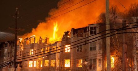 Požar natjerao ljude da skaču kroz prozore, od osam poginulih dvoje djece