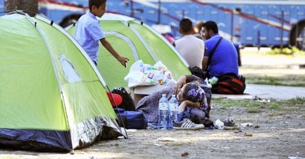 MIGRANTI PROSTITUTKAMA UNIŠTAVAJU POSAO 'Maknite ih iz parka, ako ova nevolja potraje, nećemo imati šta jesti!'