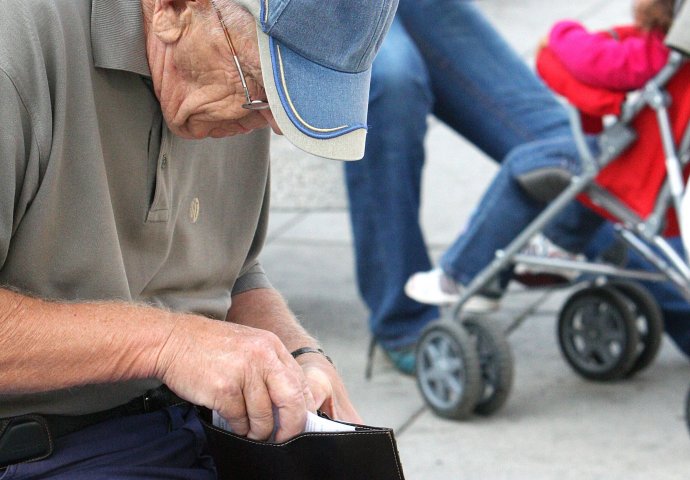 Isplata penzija za august počinje sljedećeg utorka