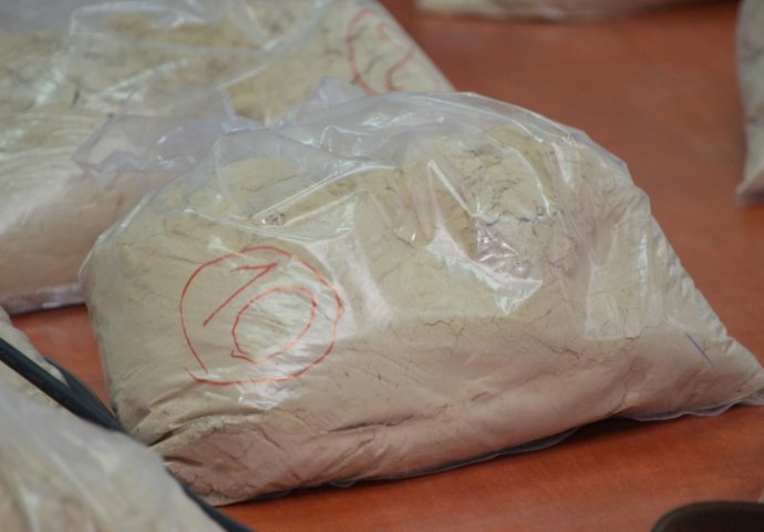 Pronađeno 2 kilograma heroina u stanu preminulog policajca