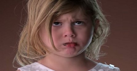 Prvi put osjete okus crne čokolade, njihove izraze lica nećete moći zaboraviti (VIDEO)