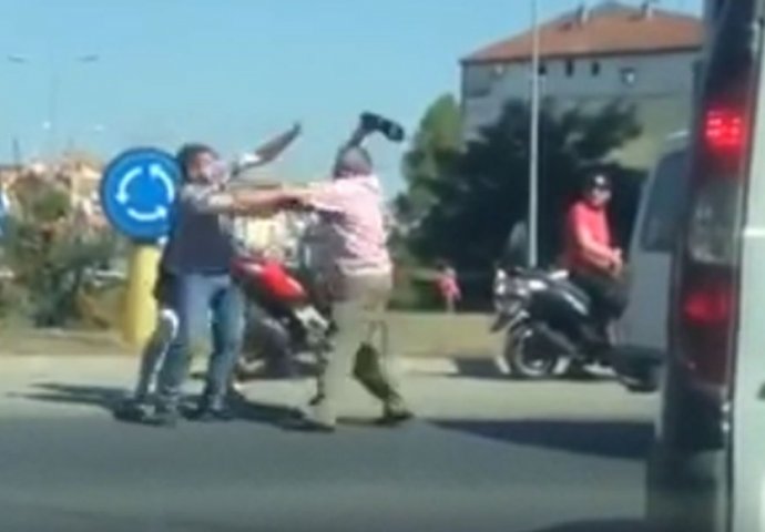 Potukli se na kružnom tuku u Banja Luci! (VIDEO)