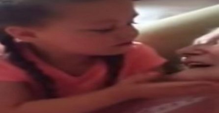 Ovaj video će vas ganuti! Djevojčica je prvi puta srela teško bolesnu baku i pokazala joj ljubav na 'svoj način'!