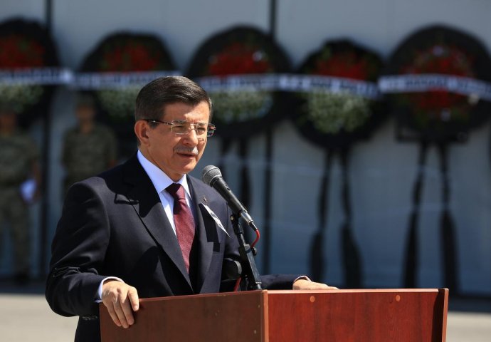 Davutoglu zaplakao na ispraćaju ubijenih vojnika: Ovo nije dan bijesa i mržnje