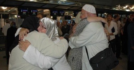 Suze radosnice na oproštaju: Prva grupa  budućih hadžija otputovala iz Sarajeva