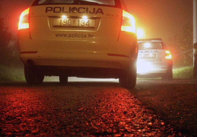 Stravičan prizor u porodičnoj kući! Komšije prijavile da se osjeti užasan smrad, policija pronašla raspadajuće leševe majke i sina!