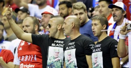 SRAMOTA: Navijači Srbije u majicama Ratka Mladića na Eurobasketu!