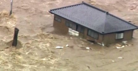 (VIDEO) Jake kiše uzrokovale poplave i klizišta: Vojni helikopteri evakuišu stanovništvo