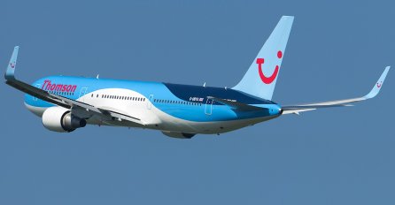 Incident u avionu: Putnik pokušao otvoriti vrata, policajac spriječio katastrofu